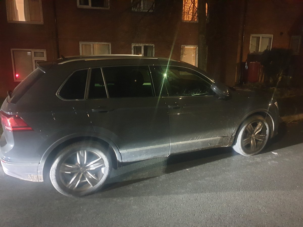 gmptraffic's tweet photo. VW Tiguan spotted by #XT14 on Victory St Bolton and as soon as the patrol turned round the car stopped in the middle of the road and the occupants made off into the estate. Found to be an outstanding stolen by means of burglary. Driver kindly left his phone too! Recovered for csi https://t.co/yFdC5jElUK