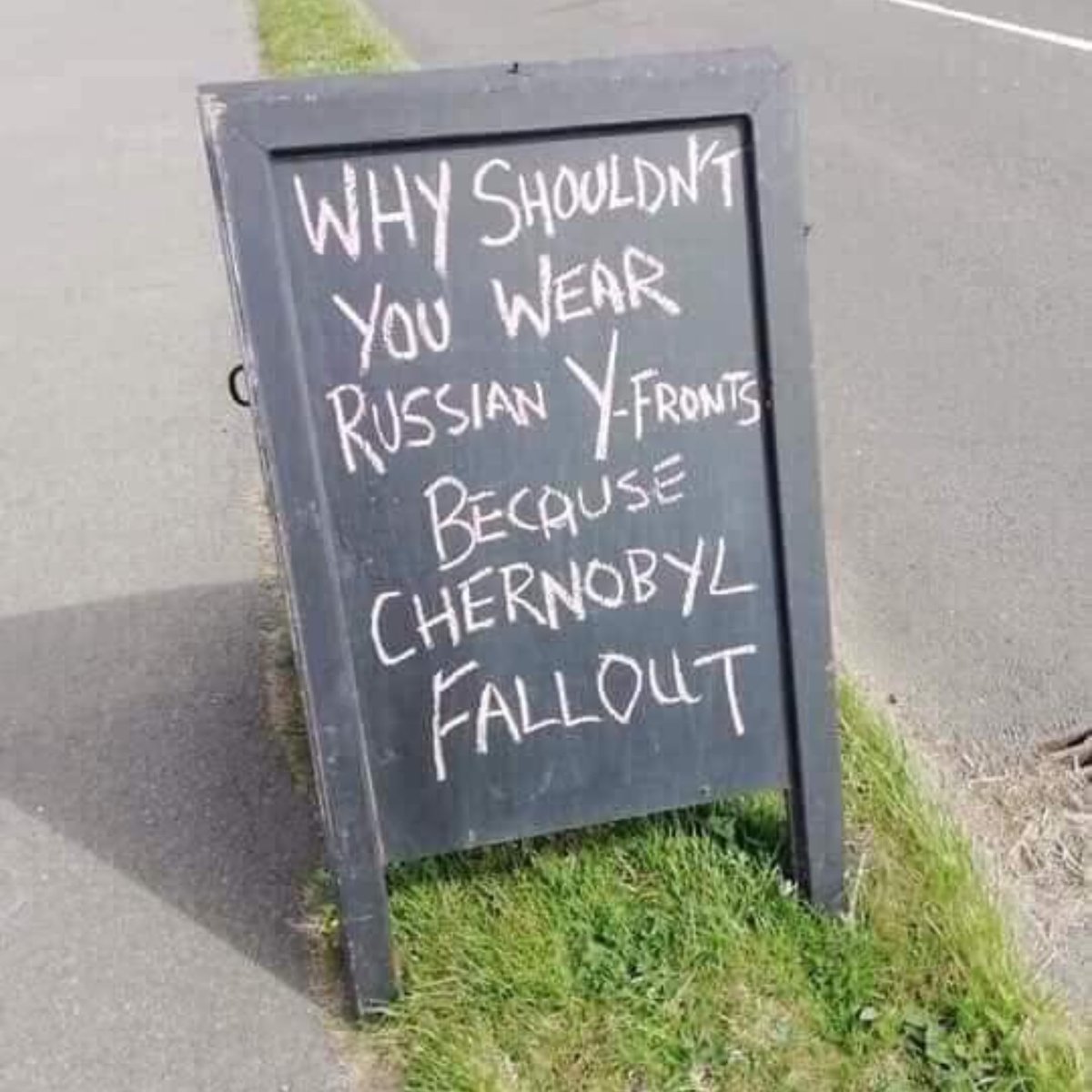 GraphicsDale's tweet image. Fuck this war shit nobody wants or backs.

Have a giggle at this instead