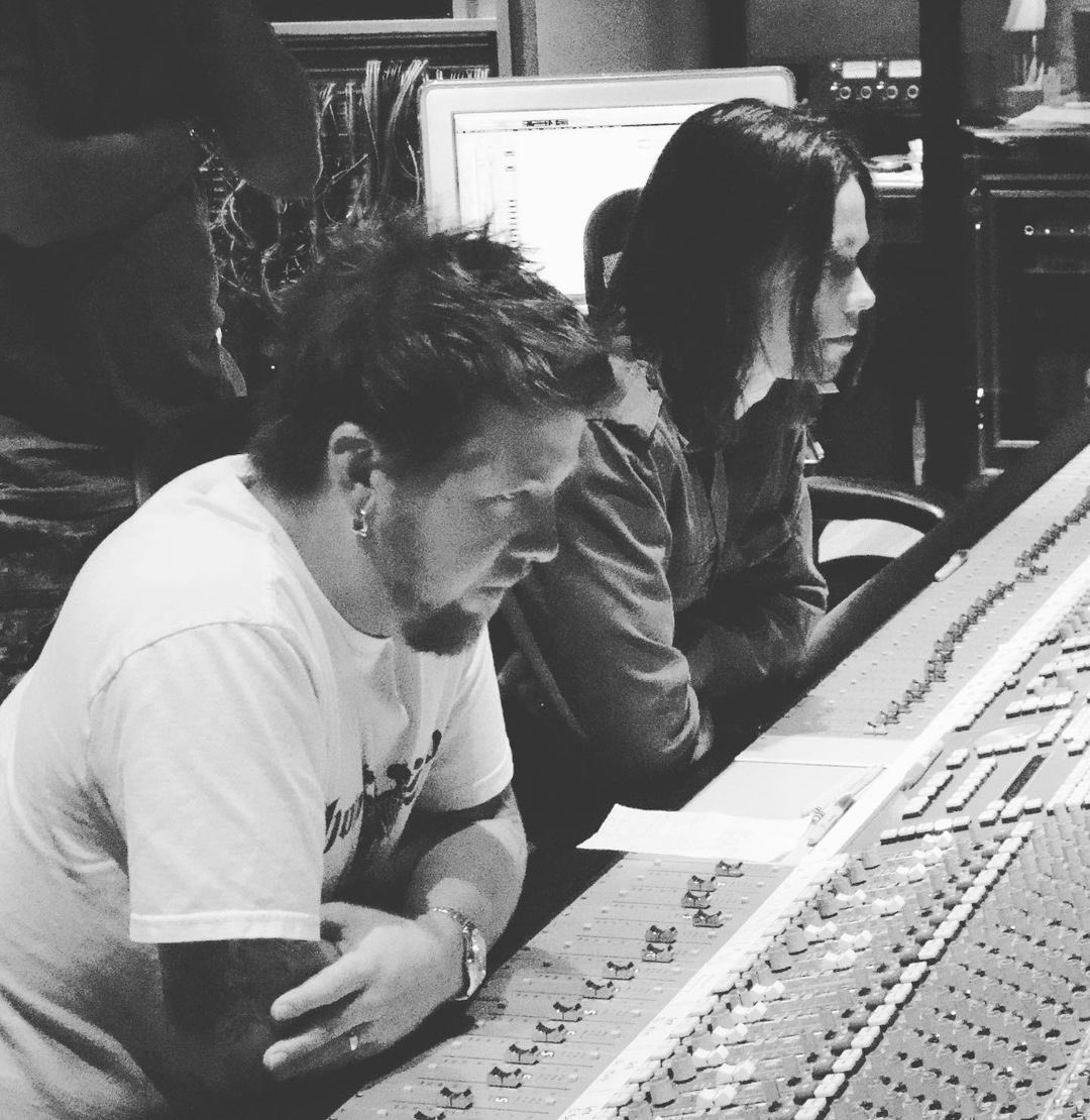 Myles on IG : “A blast from the past to wish <a href="/Scott_Phillips/">Scott Phillips</a> a very happy birthday! This photo was taken 15 years ago during the <a href="/alterbridge/">Alter Bridge</a> Blackbird mixing sessions with <a href="/basperber/">brian</a> in New York City. #timeflies #happybirthday”