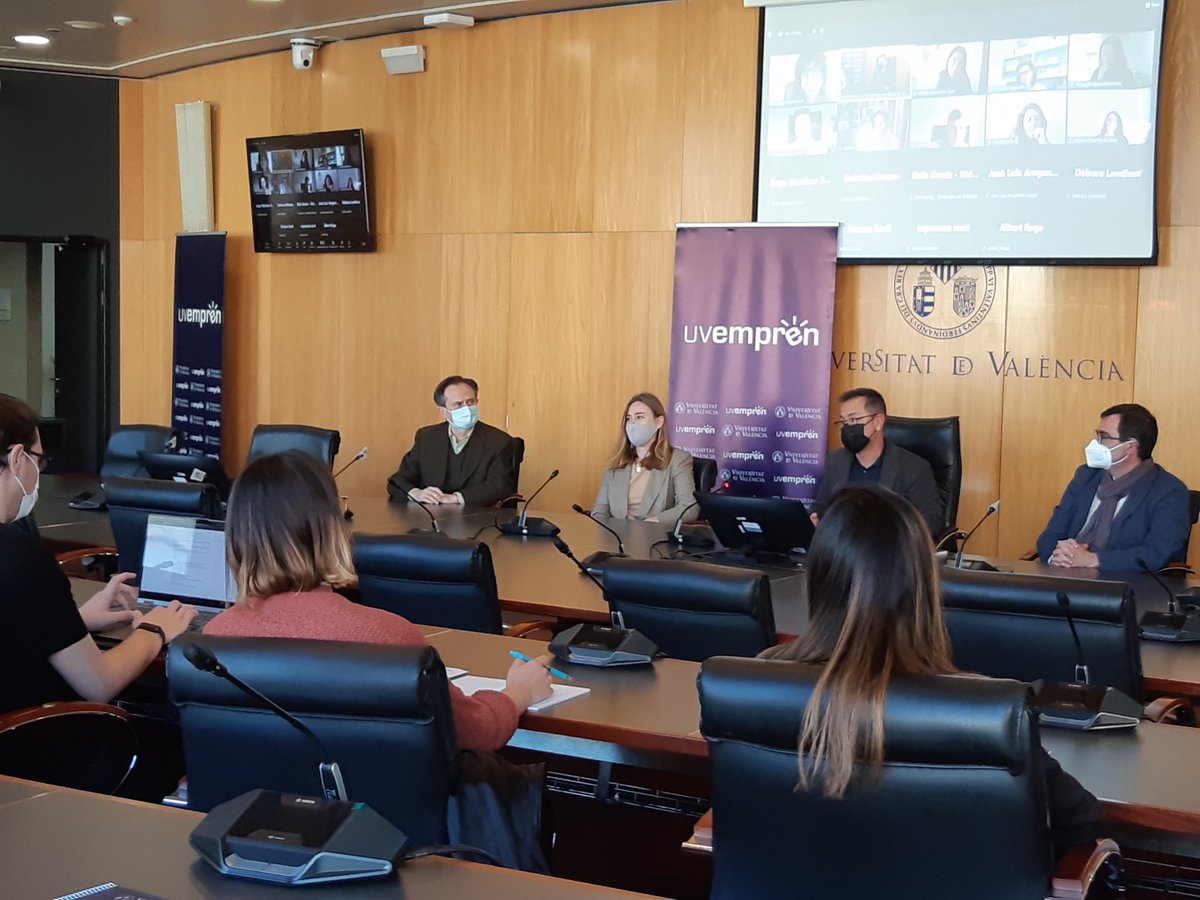 EuMgac's tweet photo. Ha dado comienzo la primera edición de #artempren dentro del programa de @UV_empren. Desde @eumgac estamos felices de formar parte de esta exitosa iniciativa a la que se han presentado más de 20 proyectos y cuenta con el mecenazgo de @santander_es @santanderuni @jointhex https://t.co/FFtOOQpf6n