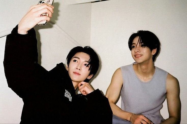 Pabo_Picasso's tweet photo. 02/22/22@02:22:22:#지성아_러브해. It’s massively missing Love hours on TwoTwoTuesday, but i feel oddly comforted where you are concerned.   Please come back to us soon. 
#lyOns_always_here_for_Love https://t.co/NDc5bcX1ek