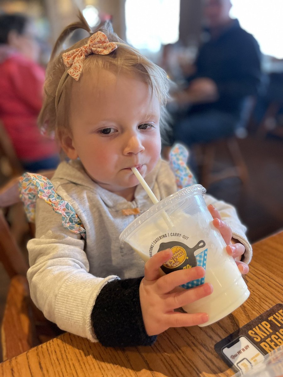Jhoff902's tweet photo. @KingJames Hit my daughter with a happy b day. https://t.co/4veUKXXYvv