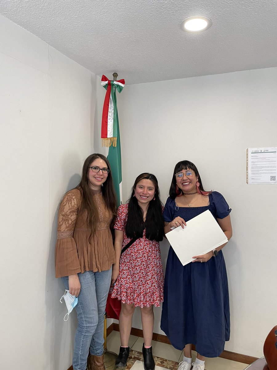 Hoy es un día especial para nosotras. Oficialmente nos convertimos en una Asociación Civil. 

Asociación de lectoras: Librosb4Tipos A.C. 

Estamos lo que sigue de emocionadas. Sabemos que es el primer paso de muchas actividades de lectoras. 

Gracias por hacer esto posible.