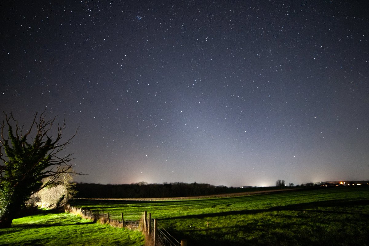 Back garden #zodiacallight pointing at the Pleiades this evening. A fuzzy sign of the season #stormhour #loveukweather #astrophotography