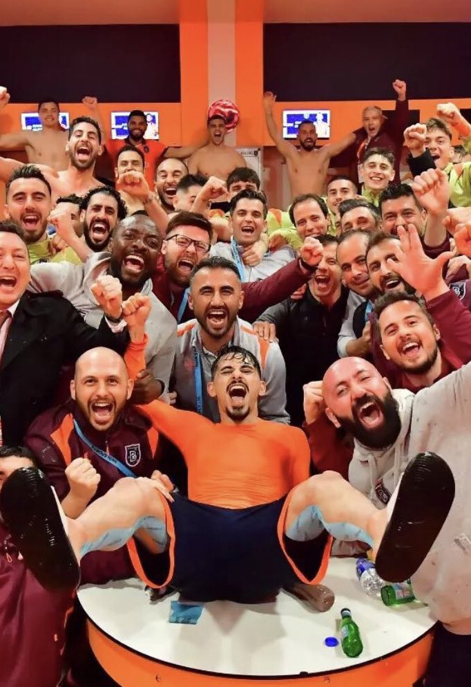 canselkemiksiz's tweet image. Takım değişikliği vs bu olaylar  çok normal ! Ve ben her daim fazlasıyla profesyonel bakarım.. Ama bu gece yastığa başını koyarken düşün bence bu takım sana neler verdi..  Ve bu maç hergün paylaşım yaptığın kardeşim dediğin insanı kaybettiğin için ertelendi.. Yazık..