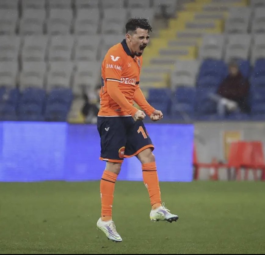 canselkemiksiz's tweet image. Takım değişikliği vs bu olaylar  çok normal ! Ve ben her daim fazlasıyla profesyonel bakarım.. Ama bu gece yastığa başını koyarken düşün bence bu takım sana neler verdi..  Ve bu maç hergün paylaşım yaptığın kardeşim dediğin insanı kaybettiğin için ertelendi.. Yazık..