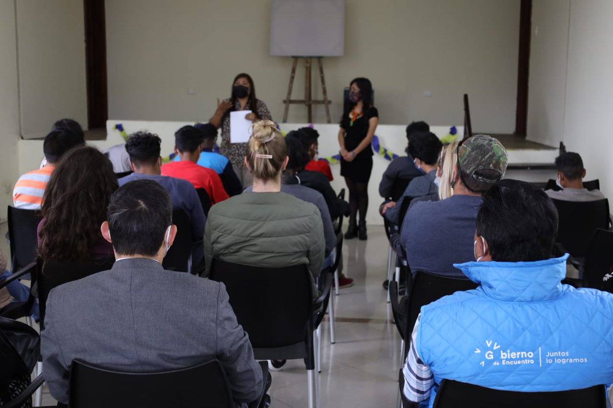 DHumanoEc's tweet image. #Quito | Felicitamos a Mauricio U., quien culminó su capacitación en arte y pintura como parte del programa #ProyectosDeVida de la Casa Hogar Enríquez Gallo, del #MIES. Trabajo coordinado con @unicefecuador, @pnud y el Centro Cultural #TawantinsuyoNahuatl.

#JuntosLoLogramos