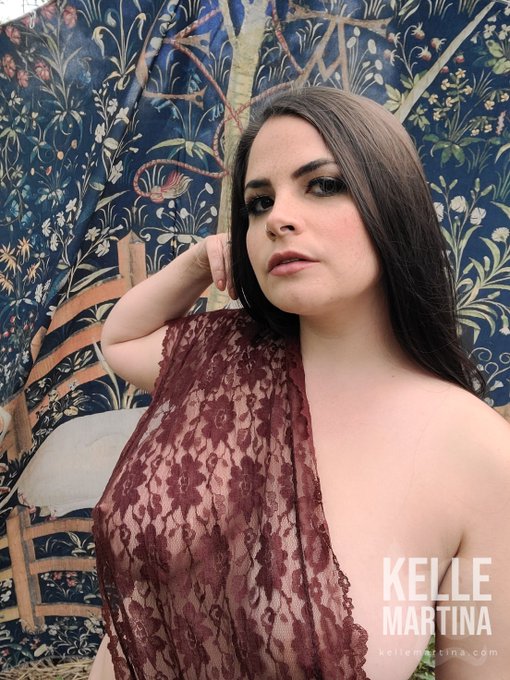 "Miss Kelle, you are a gorgeous woman. Drop-dead gorgeous. But your brain is even sexier. "  https://t