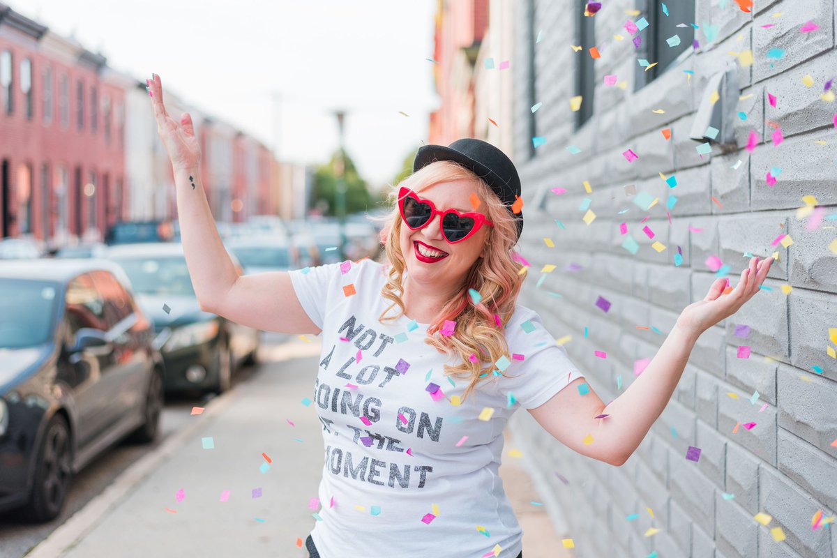 oneswiftlover's tweet photo. When @taylornation13 declares today a full fledged holiday! #twentytuesday https://t.co/iSgGtowZnI