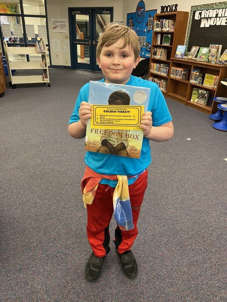 BonnerTylerISD's tweet photo. Some lucky 4th graders found Golden Tickets  in their library books! The Golden Ticket idea has led to students checking out a wider variety of books in the library media center. #BonnerBees #BeesRead #TylerISDlibraries 📚🐝https://t.co/69z8wgoKAd https://t.co/3cTLPQpQrJ