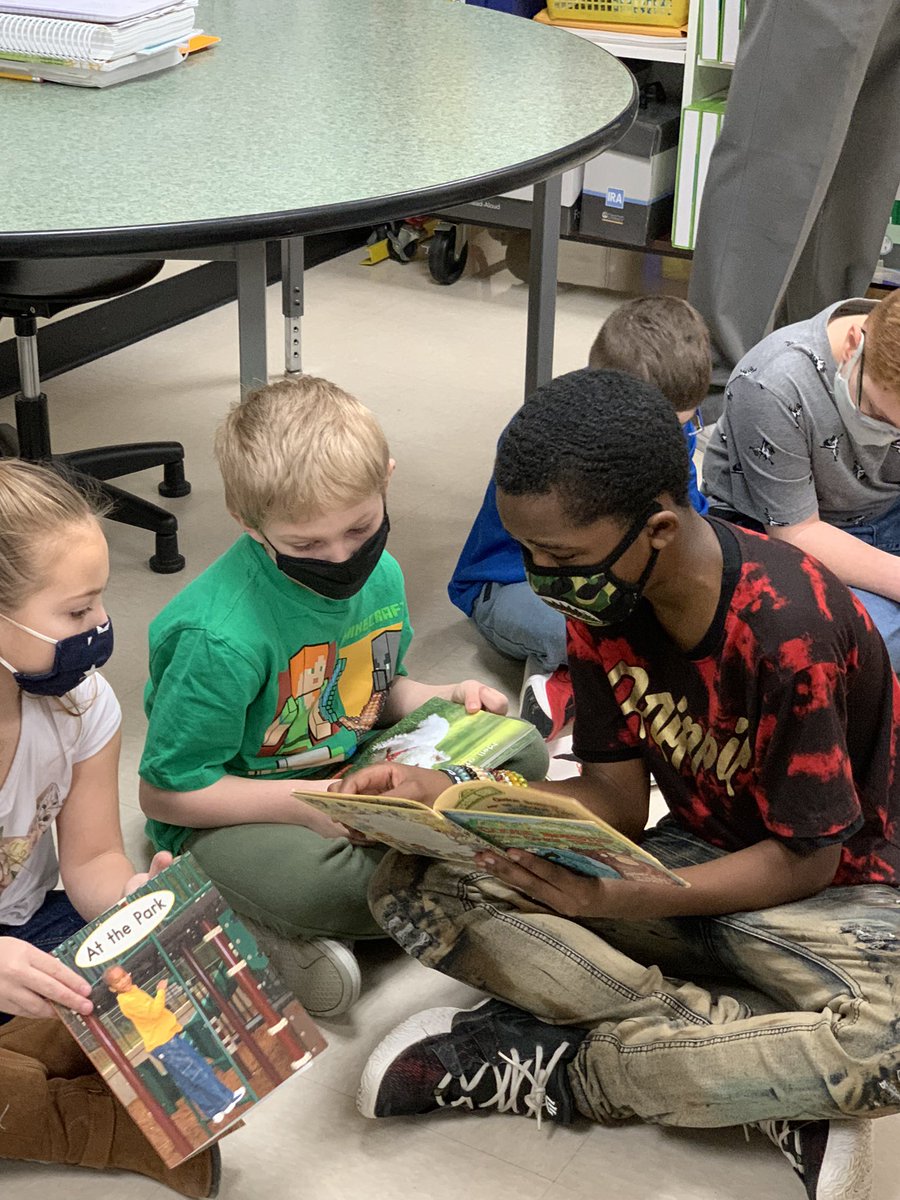 MrsSanataWCS's tweet photo. Reading buddies was an absolute joy! #LincolnPrideWCS https://t.co/oezJXxmNXF