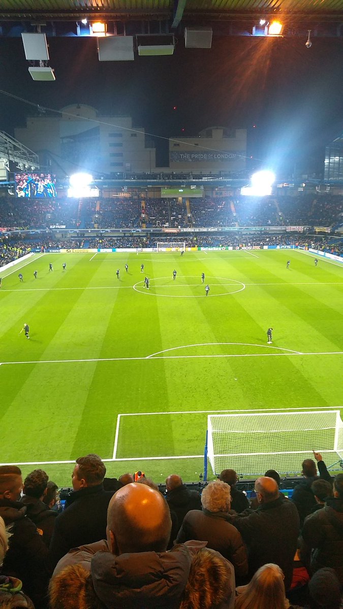 Chelsea have a bigger squad of groundsmen than players! 👨‍🌾