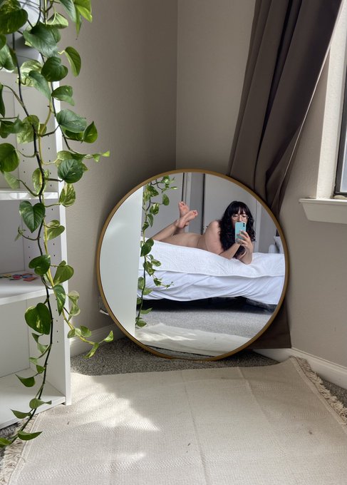 Filmed some stuff today, hope your day is going well ❤️ https://t.co/PwuJdmnH2R