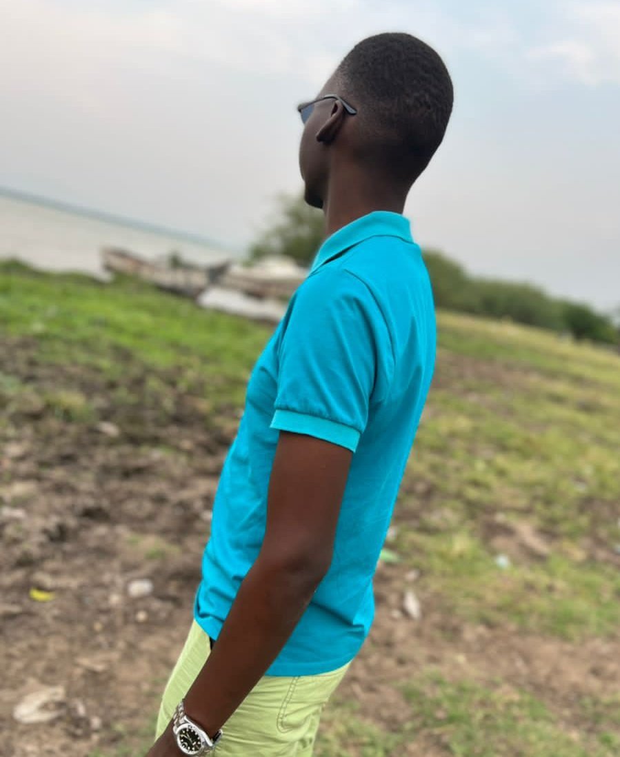 DidoMosha's tweet photo. shades guy🙂👓 https://t.co/4UkdKv0JdO