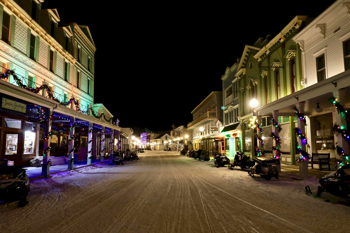 MackinacGuide's tweet image. It’s a strange feeling being on Main Street in the winter. I was the only person!  #mymackinac #mackinacisland #puremichigan