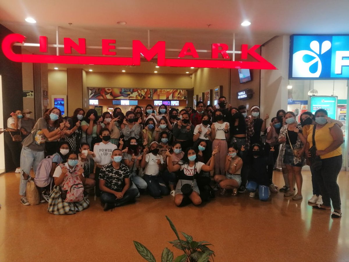 _lucy_army_'s tweet photo. ARMY de todo el mundo, estamos tratando de motivar a los demás para lograr que transmitan el concierto en Soledad (Atlántico) en Plaza del Sol. Aquí estamos esperando. Si pueden apoyarnos con lis siguientes hashtags.

#CinemarkCol #Cinemarksoledad @CinemarkCol @HYBEOFFICIALtwt https://t.co/i3KlyGSpcr