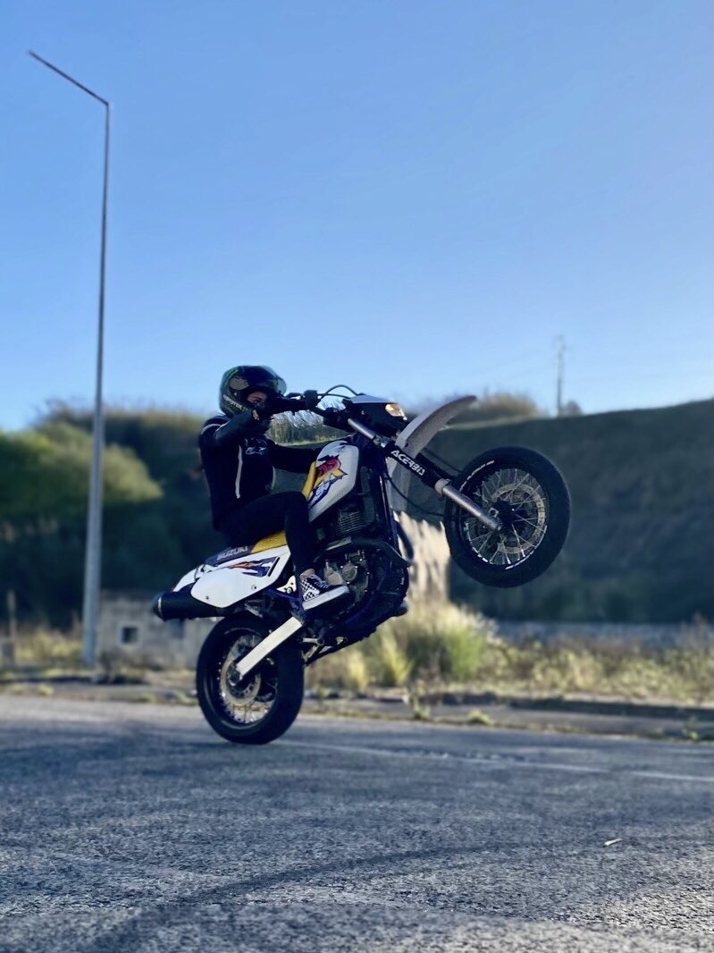 ✊🏻💨