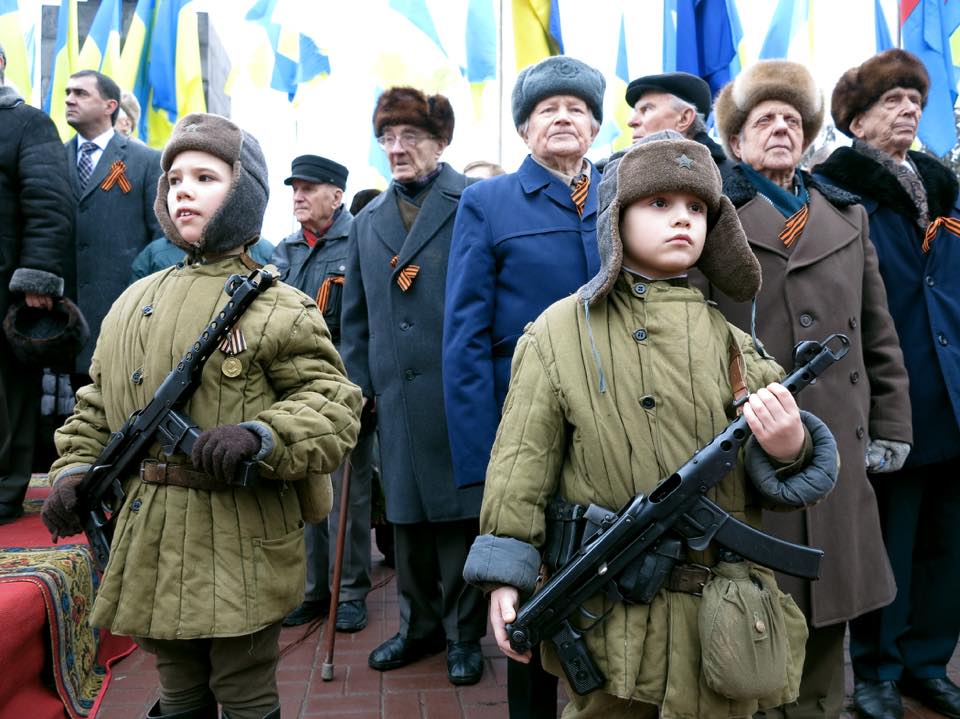 киев площадь независимости евромайдан баррикады. еманжелинск метеорит. челябинский метеорит 2013. 21 февраля 2013 года. 2013-2014 годы.