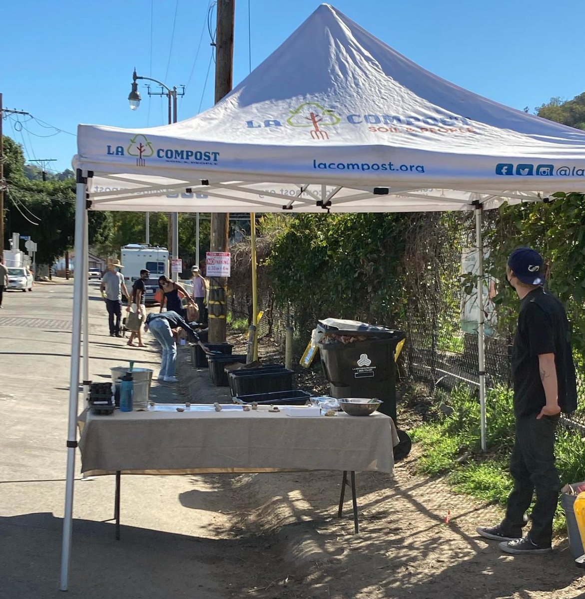 Resharing this awesome post from community member <a href="/abc7jory/">Jory Rand</a>! Find a composting site near you via lacompost.org/start-composti…⁠
⁠