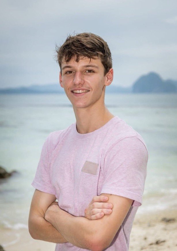 clea56985386's tweet photo. matteo sous coté, c’est un danseur niveau équilibre il tue tout le monde, dangereux sur les poteaux lui #KohLanta https://t.co/B3tSCRB5u9
