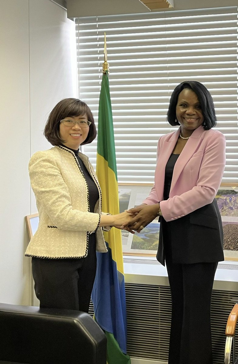 Lovely conversation with H.E. Ambassador Rachel Annick Ogoula Akiko Obiang Meyo @RachelOgoula on closer Viet Nam🇻🇳- Gabon🇬🇦 cooperation in @UNESCO and how to move forward with the initiative of
#womeninmultilateralism