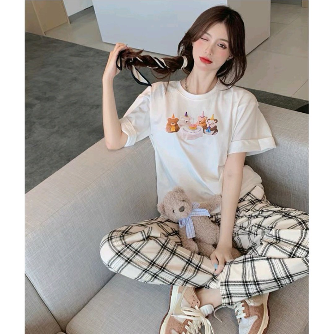 usexanx's tweet photo. เสื้อยืดสีขาวโอเวอร์ไซส์ 25฿ 
ลายตามรูปเลยค่า ของใหม่น้า✨

ค่าส่งเหมาๆ 25฿ 
#ส่งต่อเสื้อผ้ามือสอง #ส่งต่อเสื้อผ้ามือ2 #ส่งต่อเสื้อผ้า #โล๊ะตู้เสื้อผ้า #โล๊ะตู้ https://t.co/rCYGvSIIWN