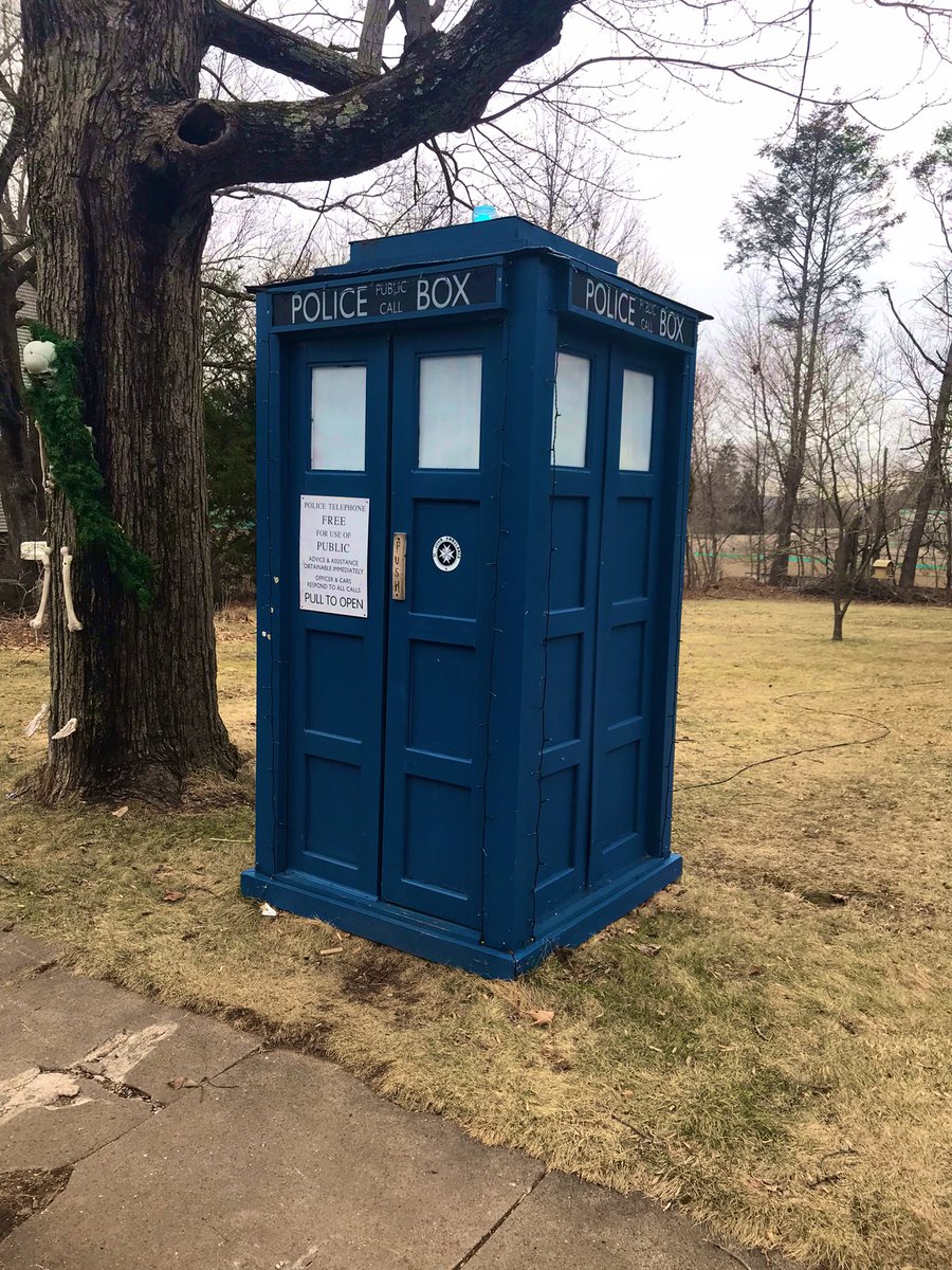 WhereisBishop's tweet photo. Took a drive today; found a special police box #tardis #doctorwho #biggerontheinside #randomdrive https://t.co/ZHaraUEVLJ