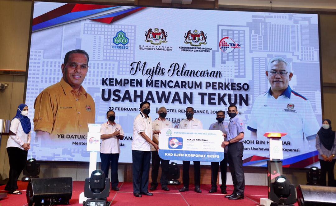 PERKESOofficial's tweet photo. (1/5)
PERKESO, agensi di bawah Kementerian Sumber Manusia dan TEKUN Nasional, agensi di bawah Kementerian Pembangunan Usahawan dan Koperasi telah melancarkan Kempen Mencarum PERKESO Usahawan TEKUN
#PERKESOPrihatin https://t.co/xKJ5e4XOqF