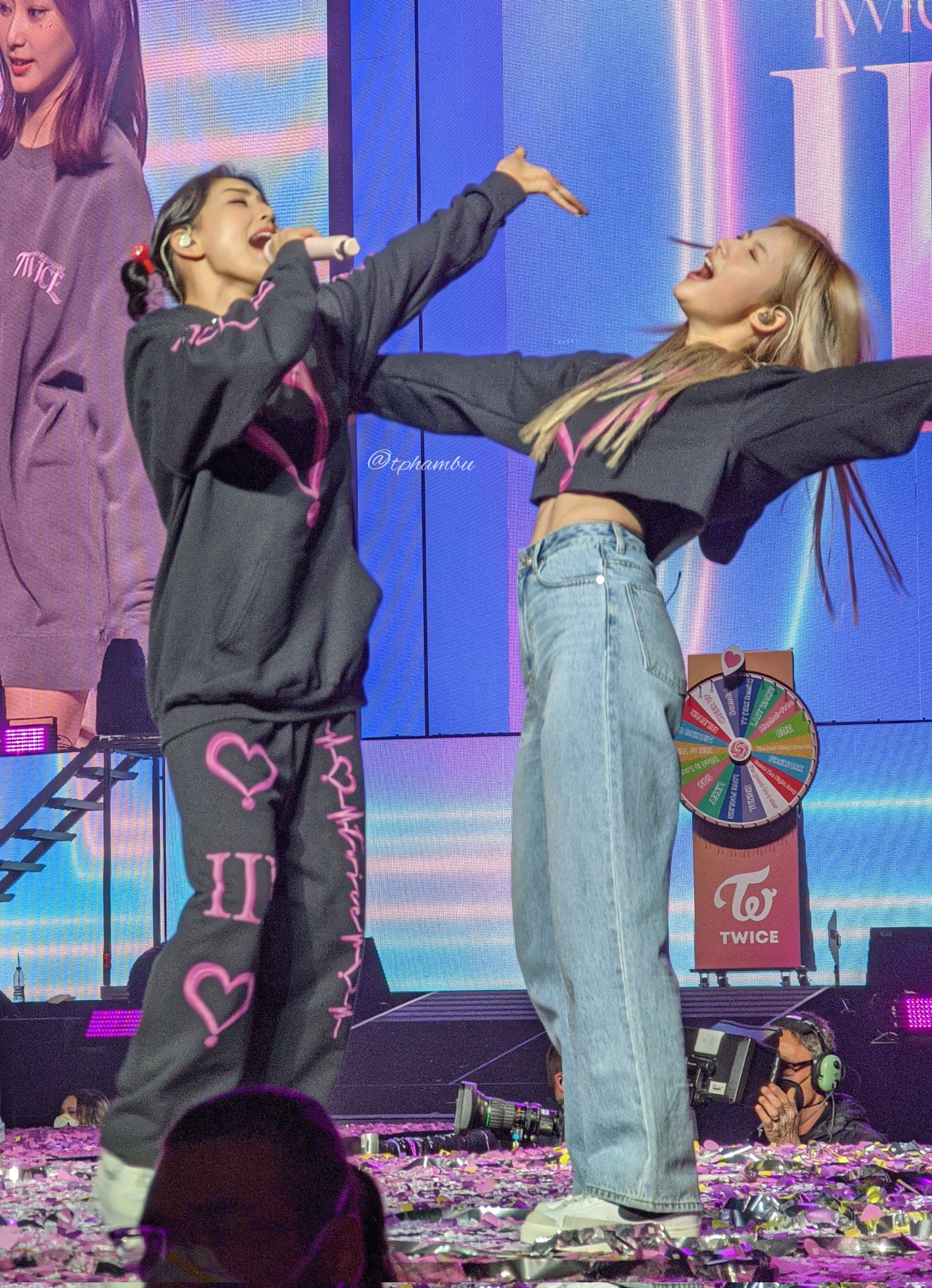 Pham It S 2 22 22 Have Some Twice Couple Photos Twice Twice 4th World Tour T Co Svthp2zhll Twitter
