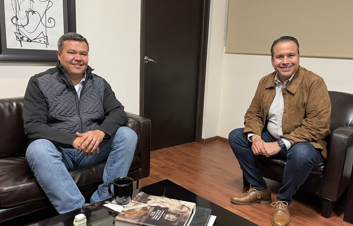 tonoastiazaran's tweet photo. Me dio mucho gusto saludar esta tarde a mi amigo @OctavioAlmada1, titular de @Conapesca con quien estamos trabajando proyectos para impulsar la pesca sustentable en #PuntaChueca.

#ConstruyendoComunidad https://t.co/fFn4zEbBsF
