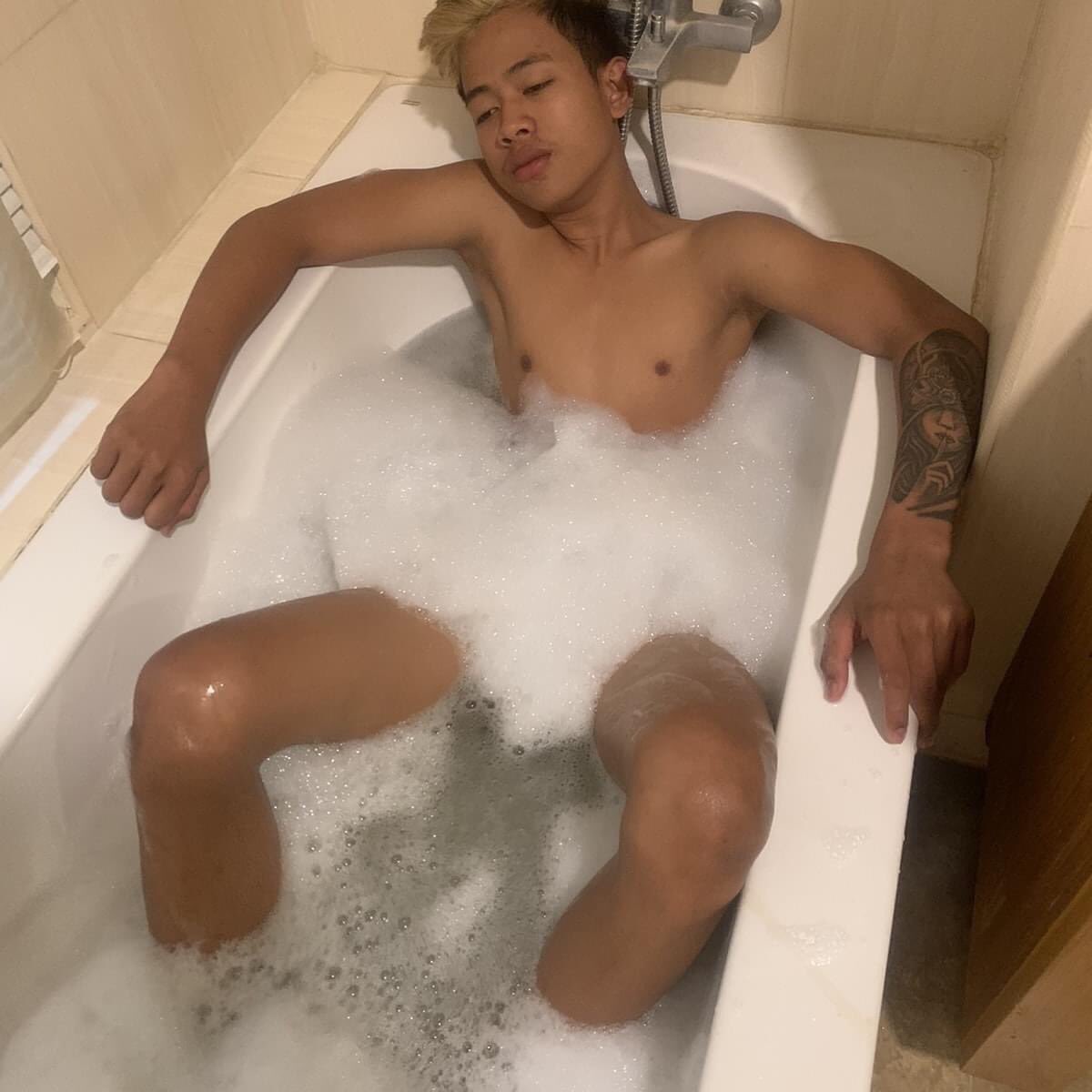 ThutaSpa's tweet photo. ချစ်သေးလားဗျ😅😍❤️❤️😘Mandalay smart guy spa 33လမ်း73 74ကြား Viber 09978186026 https://t.co/HLUyvEQk6y