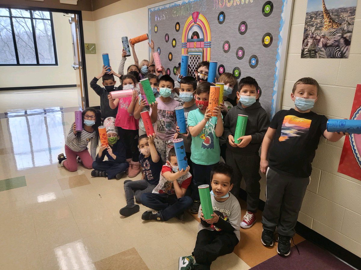 HazelgroveKck's tweet photo. Mrs. Allen’s hornets are 6 years old on 2.22.22… what will they find in their TIME CAPSULES on 3.3.33 when they are 17??? #memories #donotopen @kckschools @JPHback @aliciamiguelkc https://t.co/sP2ECVEm5m
