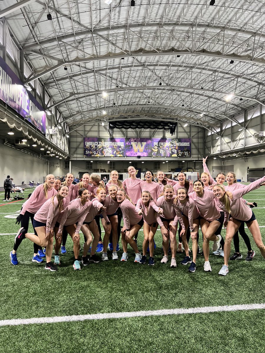 anna_marty9's tweet photo. we had some good times in seattle this indoor season! big shoutout to @smartystreets for giving me and my teammates the tools we need to follow our dreams. learn more about Smarty at https://t.co/tiWcoo9L42 !! #smartyathlete 🐾💙 https://t.co/b2pSAeXf5h