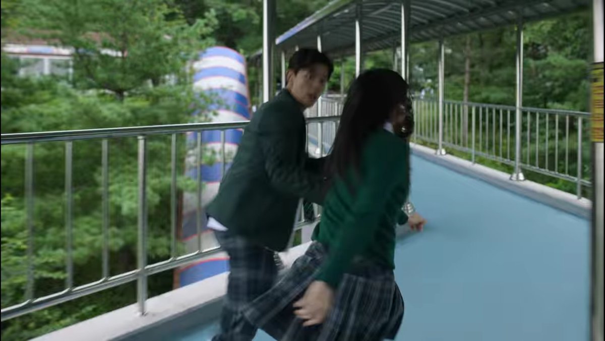 chaedaely's tweet photo. don't you just love it how the first thing came across suhyeok's mind the moment he saw the chaos is to get namra and save her? like.. he grabbed her hand without hesitation and never let it go (even he did for a while he quickly find for her hand back). he's down so bad 🥲🤝 https://t.co/WEwRmshe2Y