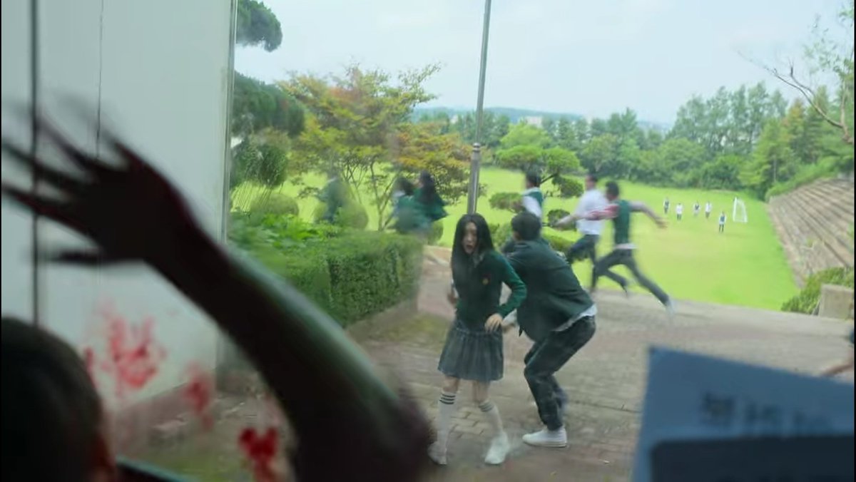 chaedaely's tweet photo. don't you just love it how the first thing came across suhyeok's mind the moment he saw the chaos is to get namra and save her? like.. he grabbed her hand without hesitation and never let it go (even he did for a while he quickly find for her hand back). he's down so bad 🥲🤝 https://t.co/WEwRmshe2Y