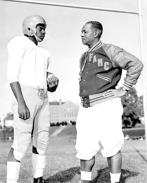 TLH_History's tweet photo. Willie Galimore grew up in St. Augustine's Lincolnville neighborhood where he set all-time rushing records at Excelsior High. He came to FAMU in 1952 on a basketball scholarship, but after coach Jake Gaither invited him for a football tryout, he never played hoops again.
1/7 https://t.co/BuDsFNe5Wq