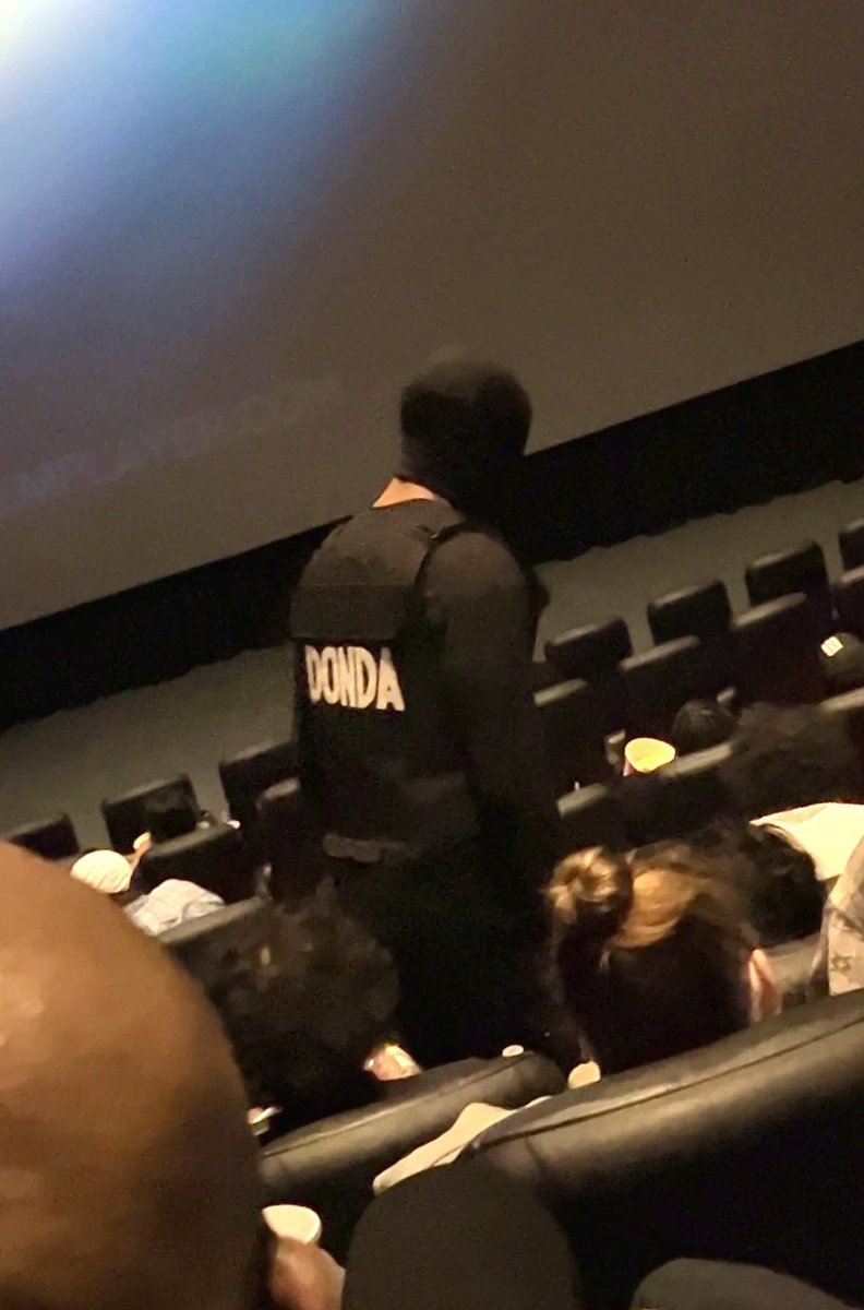 halfmysight's tweet photo. bruh why kanye at the IMAX #DONDA2 https://t.co/ykhpQcAXNA