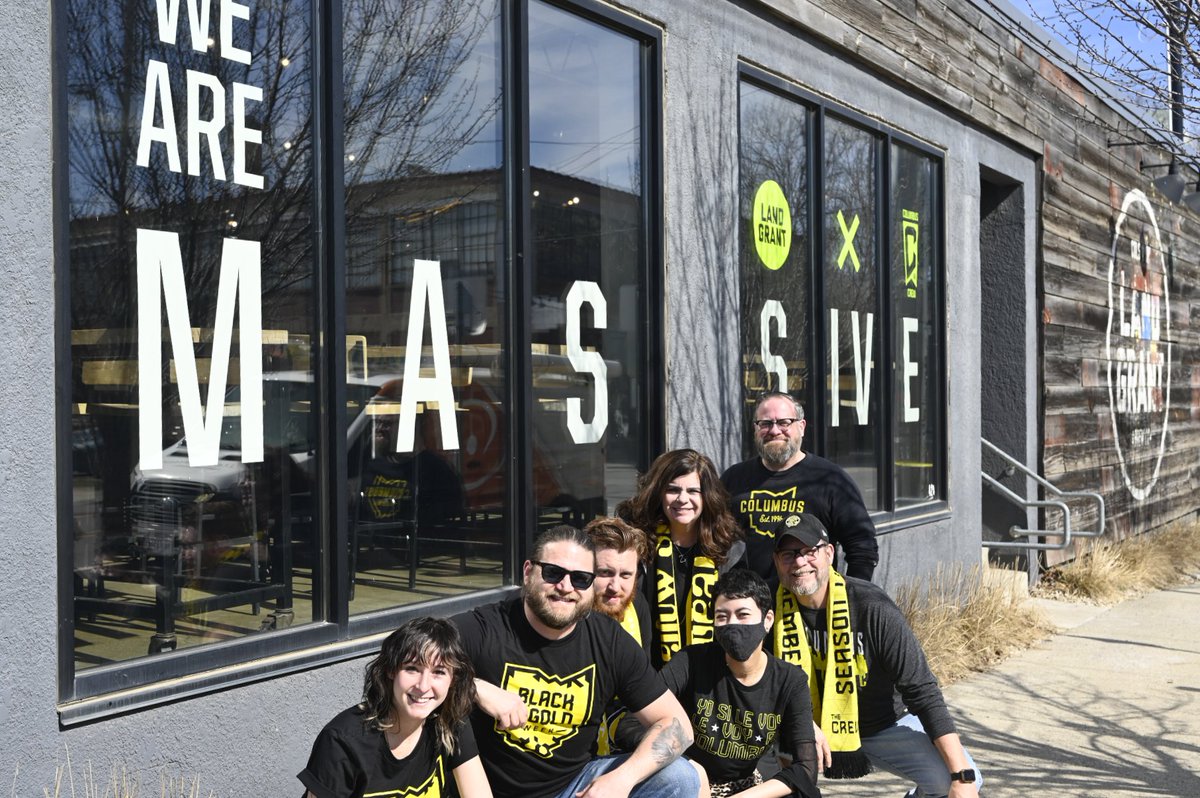ColumbusCrew's tweet photo. Black &amp; Gold 🎨

Vote in our Window Decorating Contest for the chance to win two home opener tickets: https://t.co/gGz1LlDbfu

#Crew96 https://t.co/lrHIPbPnYR