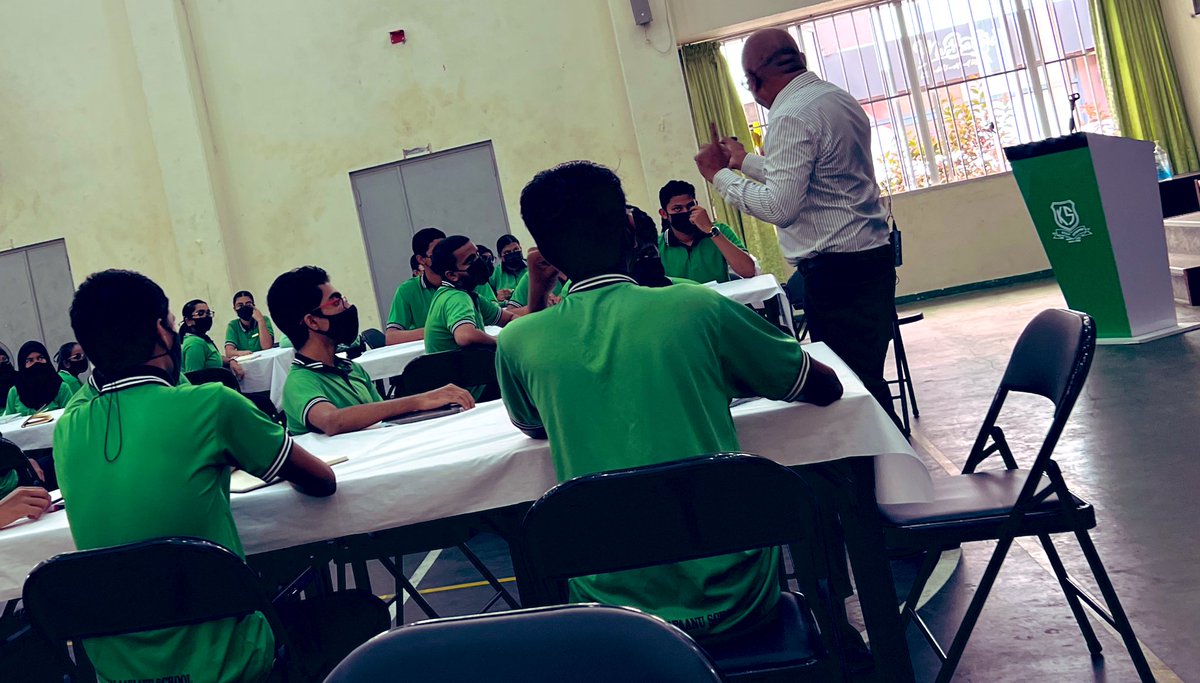 rah8121's tweet photo. “Do you have a dream?” He asked my students. It reminded me of what Walt Disney said,”Its never too late to focus on your dreams” Wishing all the best to our grade 10 students. https://t.co/k2whhxahi1