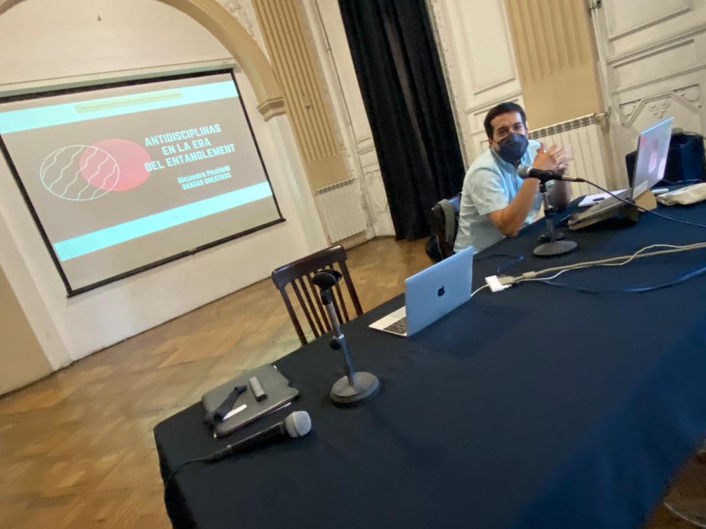 piscitelli's tweet photo. Semana intensa en @mteUBA. Arrancamos con el Seminario presencial de la Especialización  que damos con @julitoalonso Gracs @mmarianamaggio cc @silrosignoli @joacoperez187 @laulombardi @thelindyblog @Lamagaenba @verogfranco
@veroperosi  @valesorin @Yanilevy @NoSeasTroll @valesorin https://t.co/pp4IRioIiA