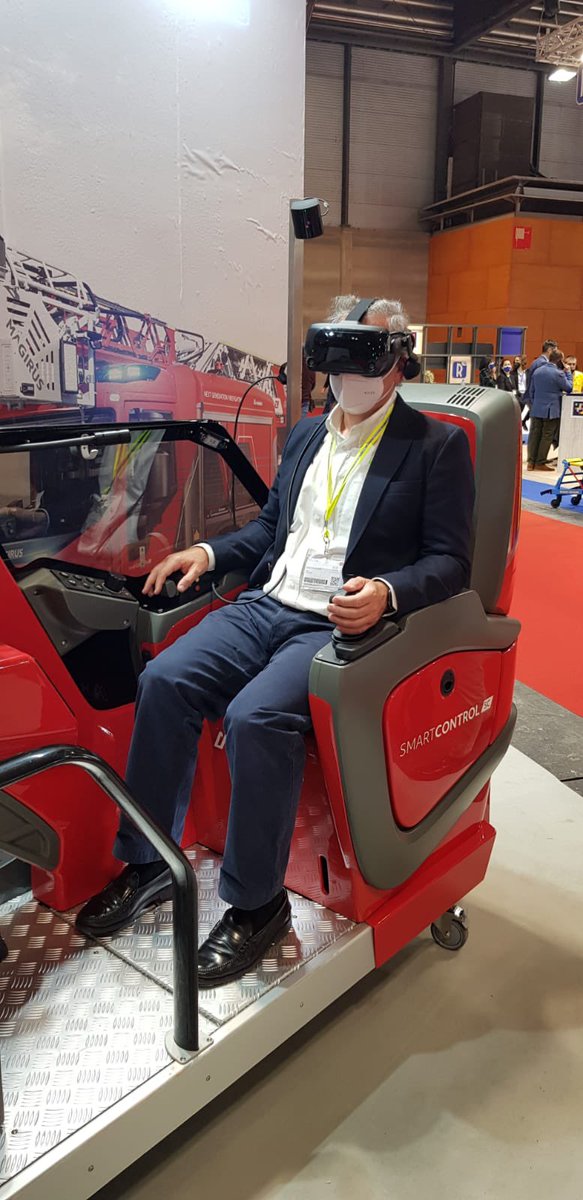 DanielMCarvajal's tweet photo. Hay cosas muy interesantes en #Sicur2022, hoy he salvado a 5 personas con la 1a escala #Magirus en el #Metaverso, eso si la cesta abollada y de baja 🙄. https://t.co/RhylaiA3MI