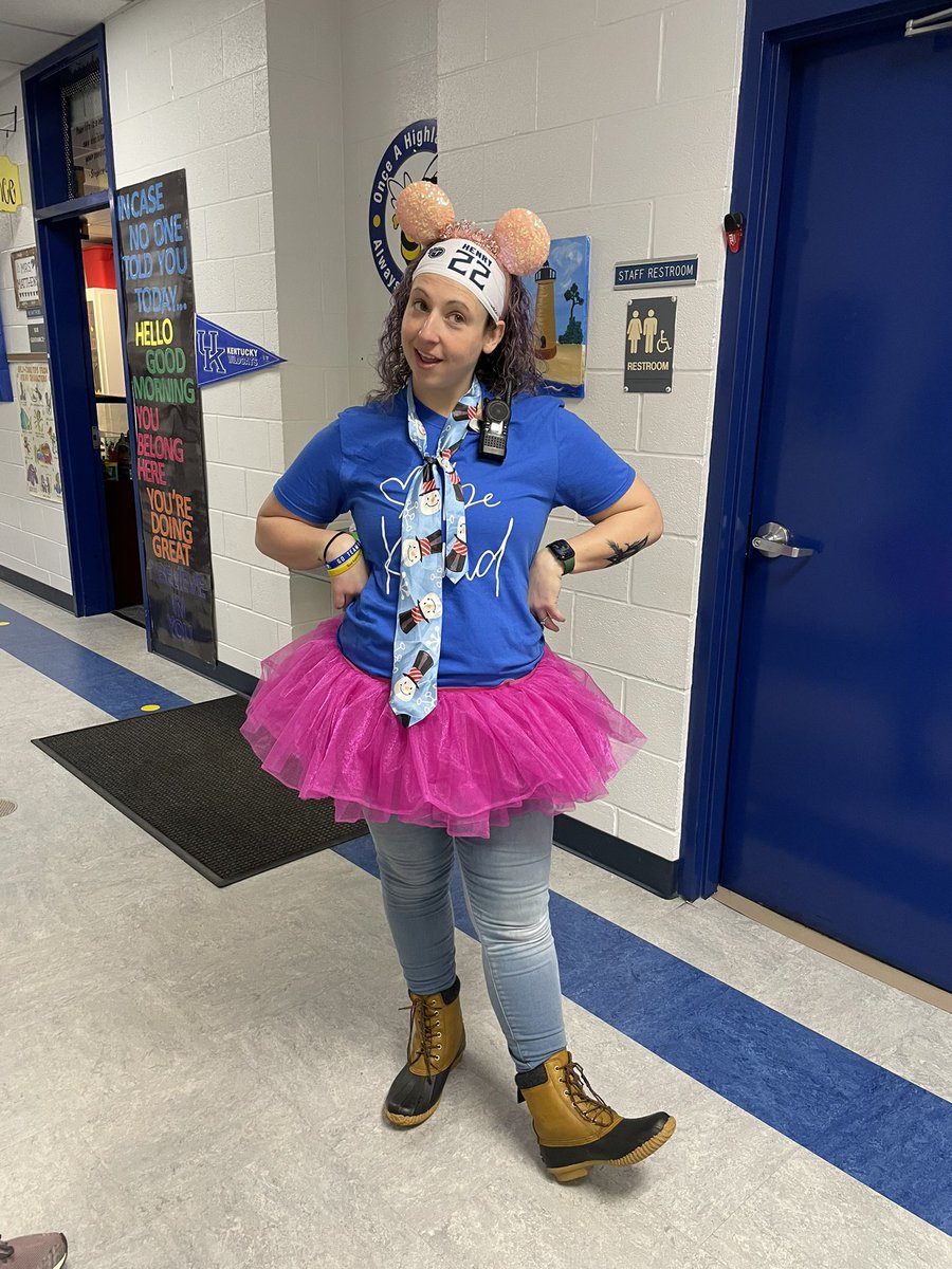 twitwithwhit's tweet photo. Also. Please appreciate this ensemble. For 2/22/22.
Snowman tie
Pink tutu
@KingHenry_2 headband
Mickey Mouse ears with tiara
Be Kind shirt for #BeKindDCPS
And soaking wet pants from car rider duty. Complete with duck boots.
I went to the chiropractor just like this. https://t.co/JUUs6mHirt