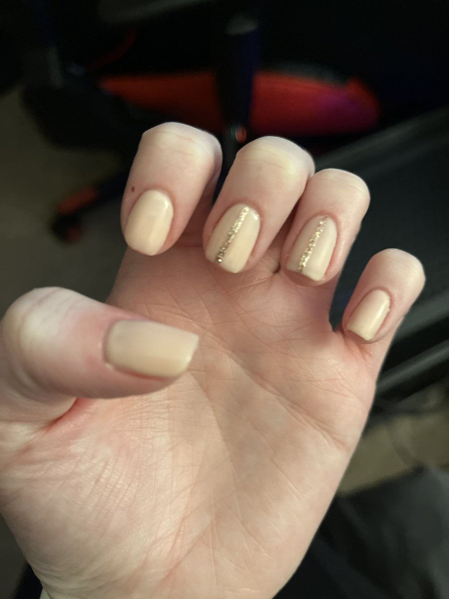 Fresh haircut &amp; nails for my first interview I had today! Overall I think it went really well, definitely felt better than my interviews in previous cycles! 🧬🤞🏻 1 down, 4 to go! #GeneChat #GCchat