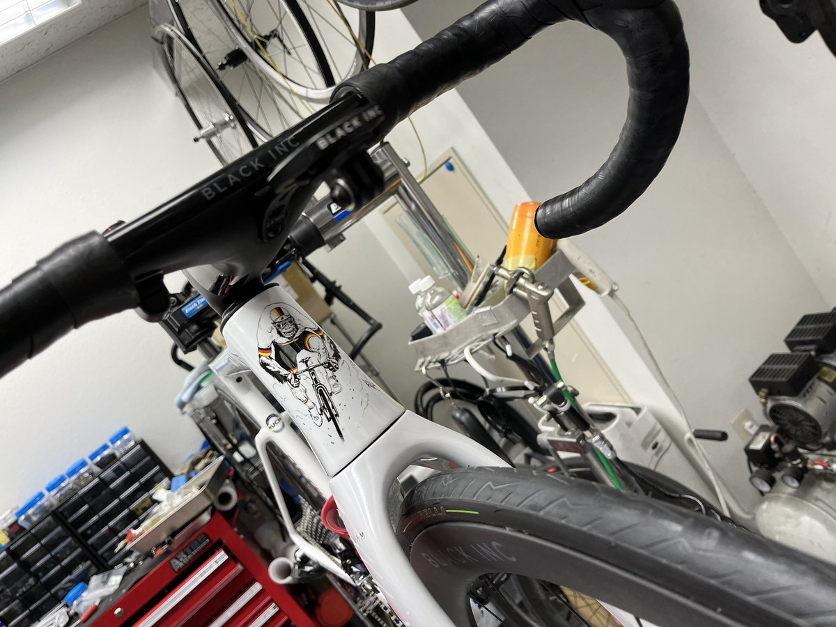 ostrogorira's tweet photo. My new gear ...

これからコイツと乗りまくるぜ😎

#Factor
#ostro
#ostrovam
#AndréGreipel
#Gorira https://t.co/bvxtn58Qe1