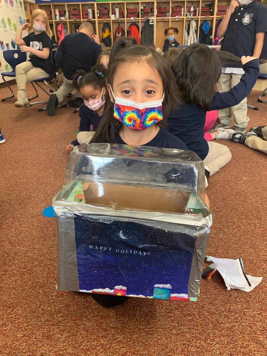 ElginCharter's tweet photo. KG students building their weather proof shelters! @ELeducation #wearecrew https://t.co/Ymly6dd6Du