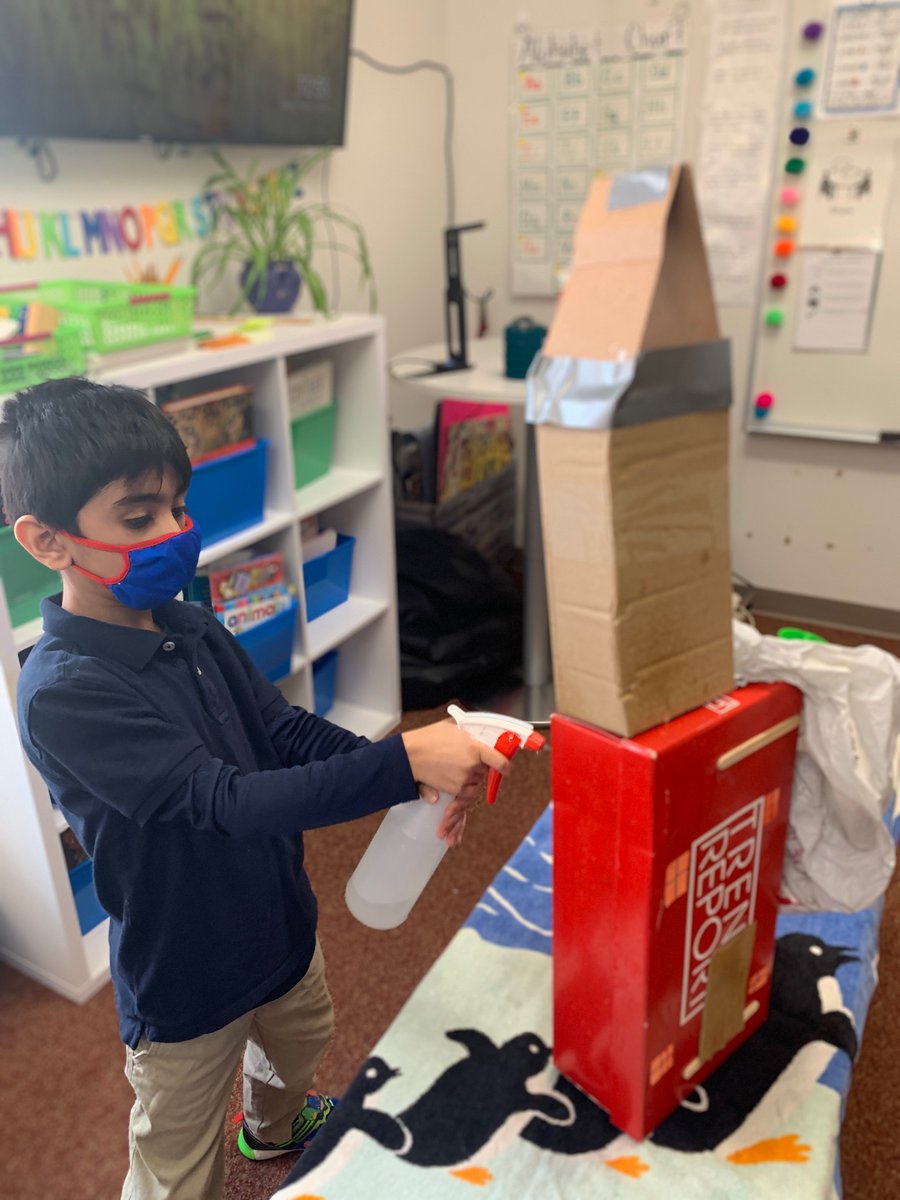 ElginCharter's tweet photo. KG students building their weather proof shelters! @ELeducation #wearecrew https://t.co/Ymly6dd6Du