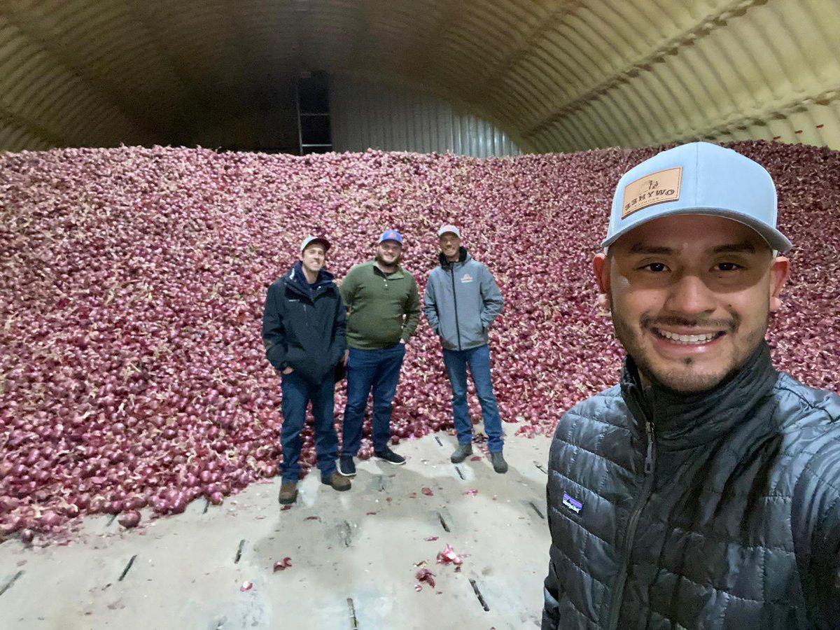 AmericanBIC's tweet photo. In case yβall were wondering what 1.5 million lbs of onions looks like. Picked by immigrants working hard and feeding us @OwyheeProduce @westgov @visitidaho @shayfarmkid https://t.co/w2Vgvrd349