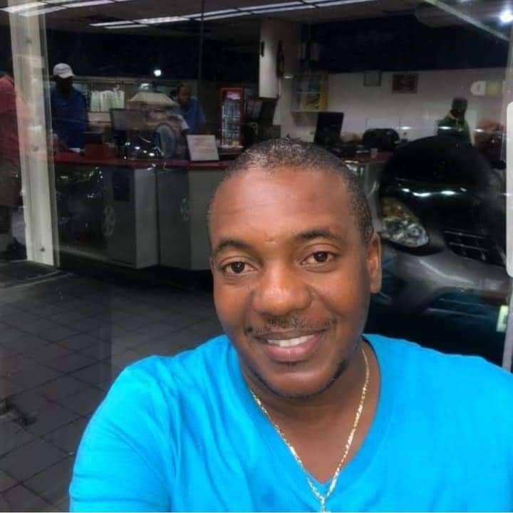 Assassinat de M. Jacques Faubert Étienne, père de famille, Informaticien, cadre de la <a href="/BRHHaiti/">BRHHaiti</a>, professeur à l'UEH.
M. Faubert qui était déjà victime d'une première attaque le 7 Décembre 2021, est tué ce mardi soir, 2 jours avant un nouvel anniversaire. #Haïti