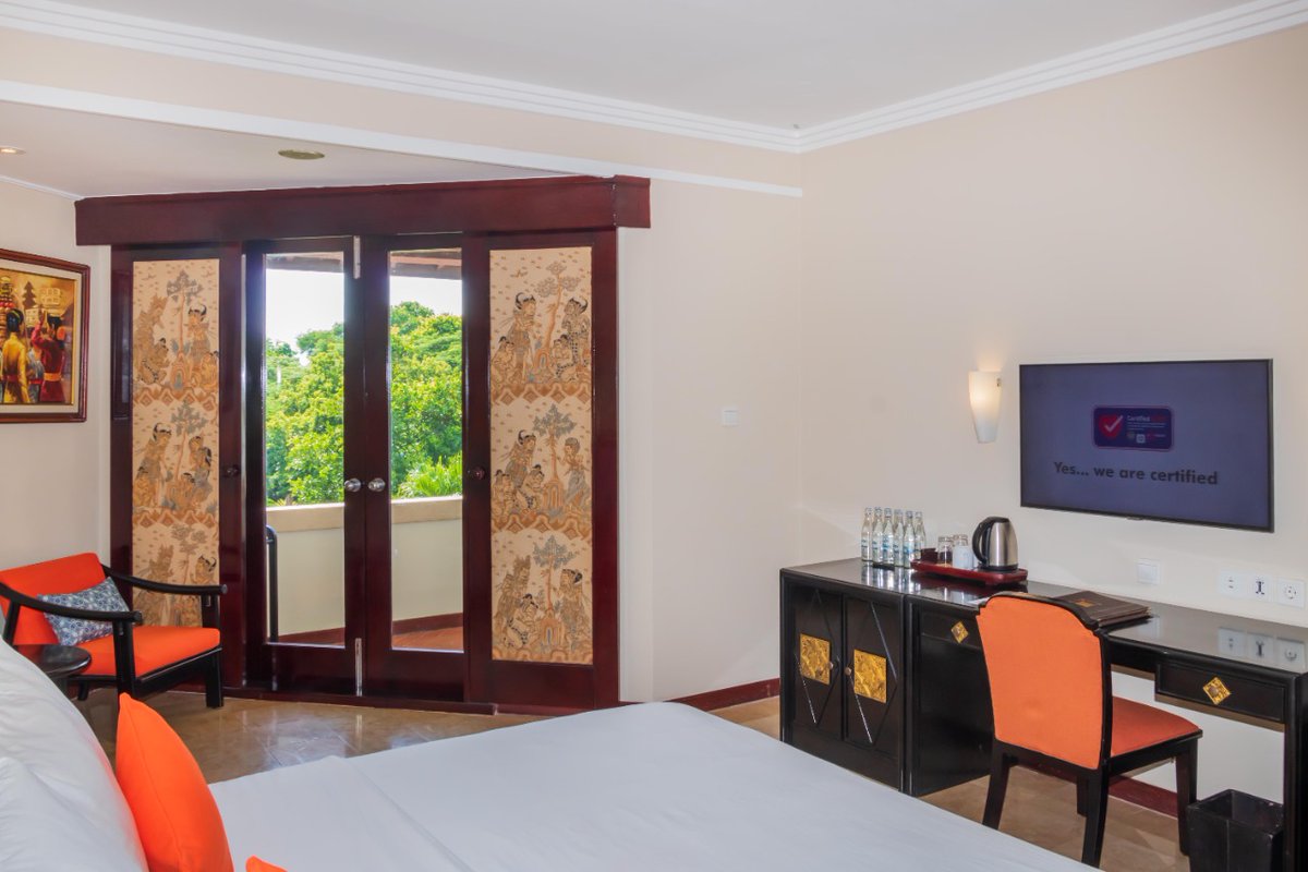 DkphBali's tweet photo. Discovery After Flight Quarantine Package 
5 Days 4 Nights start from IDR 7.850.000 (for 2x Vaccinated) 
3 Days 2 Nights start from IDR 5.250.000 (for 3x Vaccinated - Booster)

Book your Quarantine Package :
https://t.co/Cxow64i1el

Or Whatsapp +62811 3960 3960

*T &amp; C Apply https://t.co/ROkxTh71H4