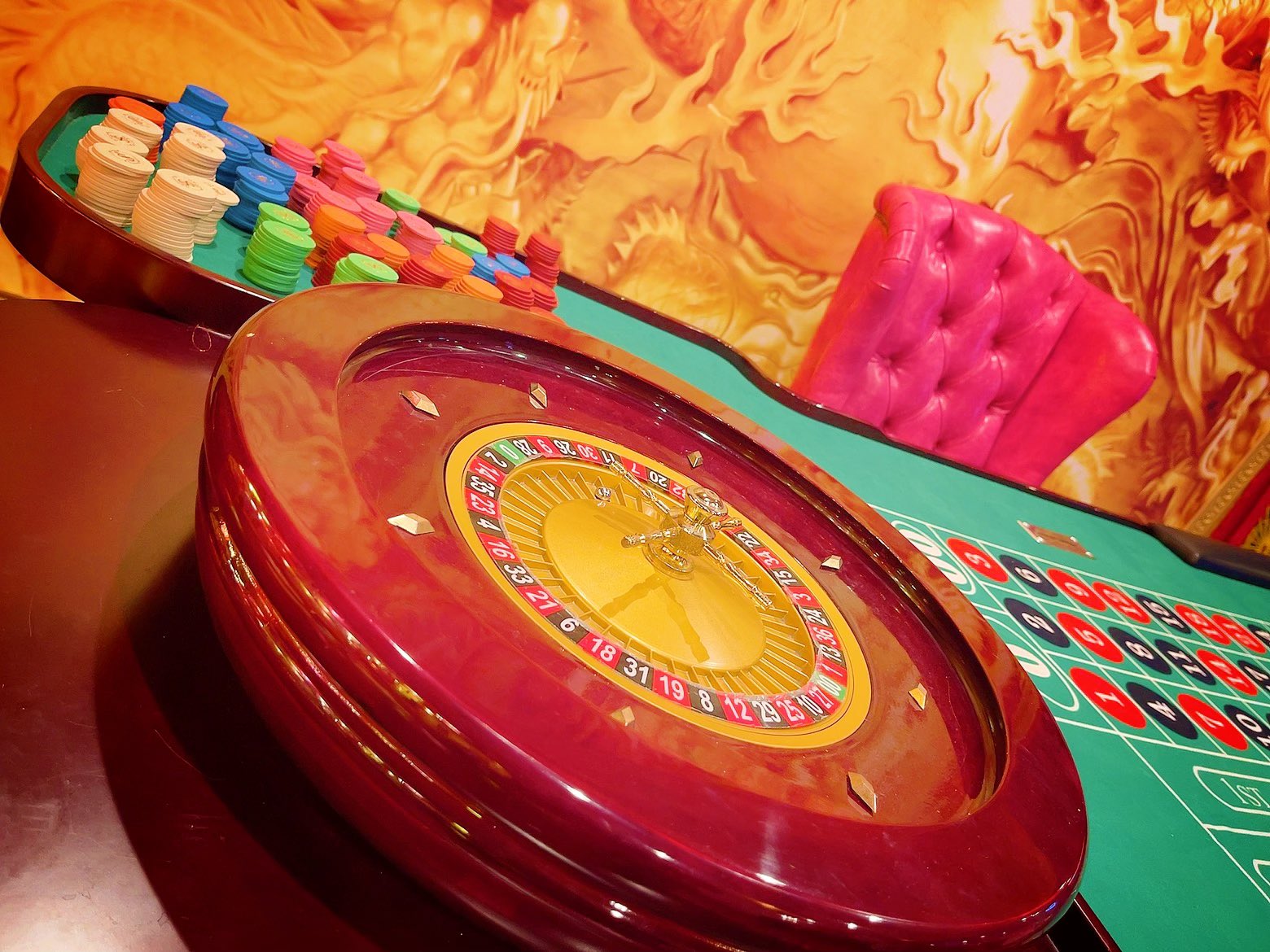 Studio Macaron Night 営業中 マカロンナイトにはカジノ台もご用意しております カジノ台を使っての撮影は如何でしょうか T Co Dsdpgpa3yl Twitter